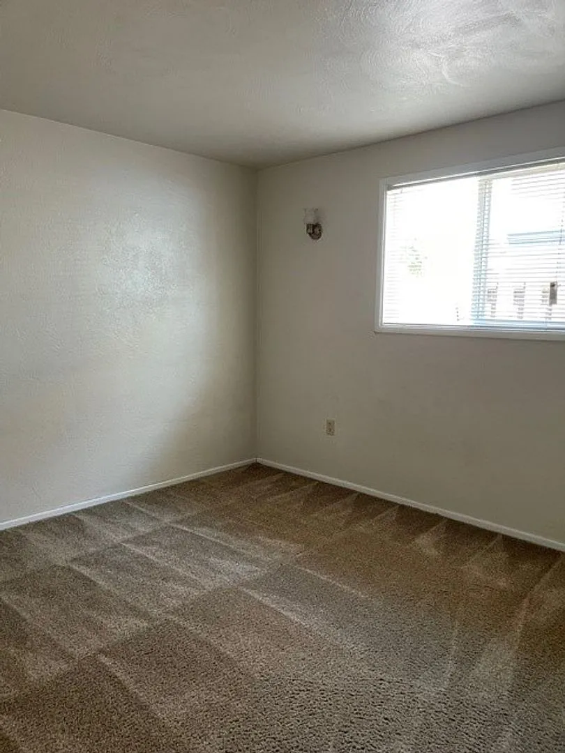 098-Westside Terrace Apartments — Photo 3