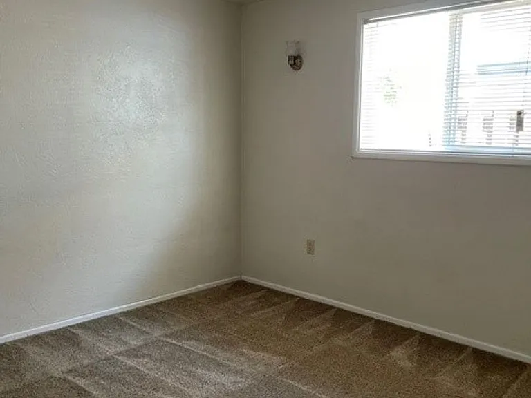 098-Westside Terrace Apartments — Photo 3