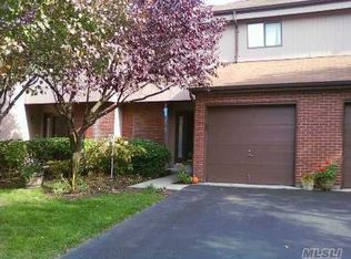 97 Timber Ridge Dr, Holbrook, NY 11741