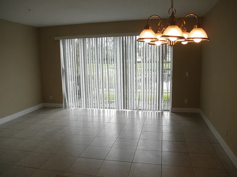 822 Pipers Cay Dr — Photo 2
