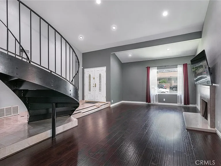 20246 Lanark St — Photo 6