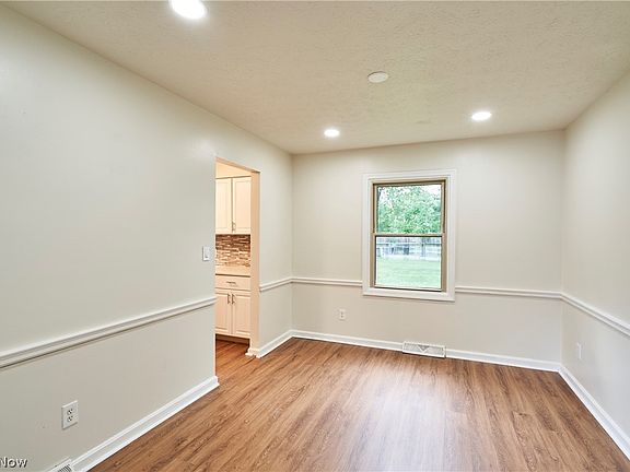 5th image of 4368 Norona Dr