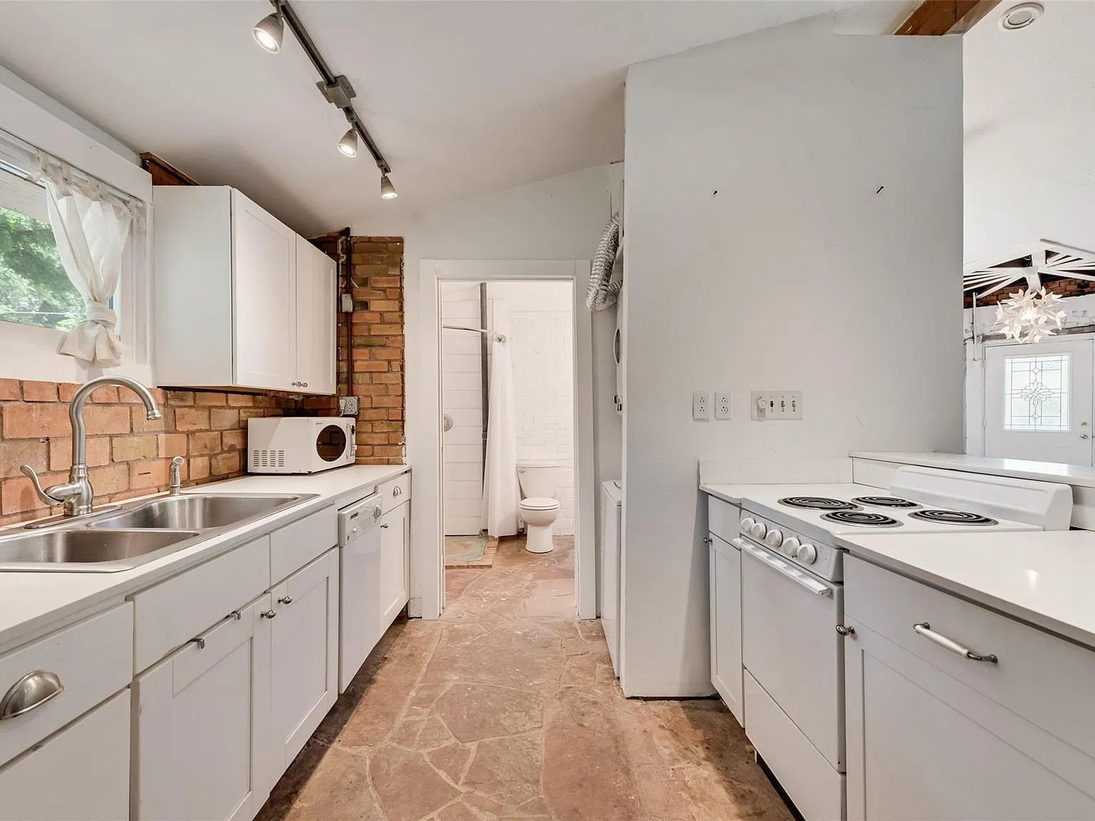 1 bed, 696 sqft, $1,700 — Photo 4