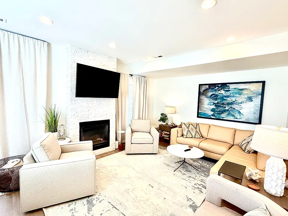 1777 W 52nd Ct