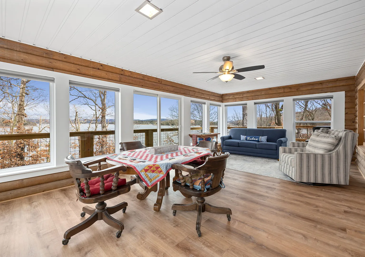 Horizon Hideaway-ON Beaver Lake-Hot Tub-Sunroom — Photo 2