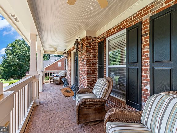 3rd image of 5548 Ridgemoor Dr