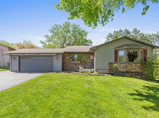 210 Lilac Ln, Shoreview, MN 55126