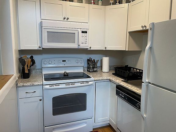 3rd image of 1440 Bradley Dr