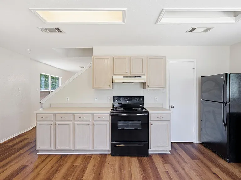 10316 Garbacz Dr — Photo 5