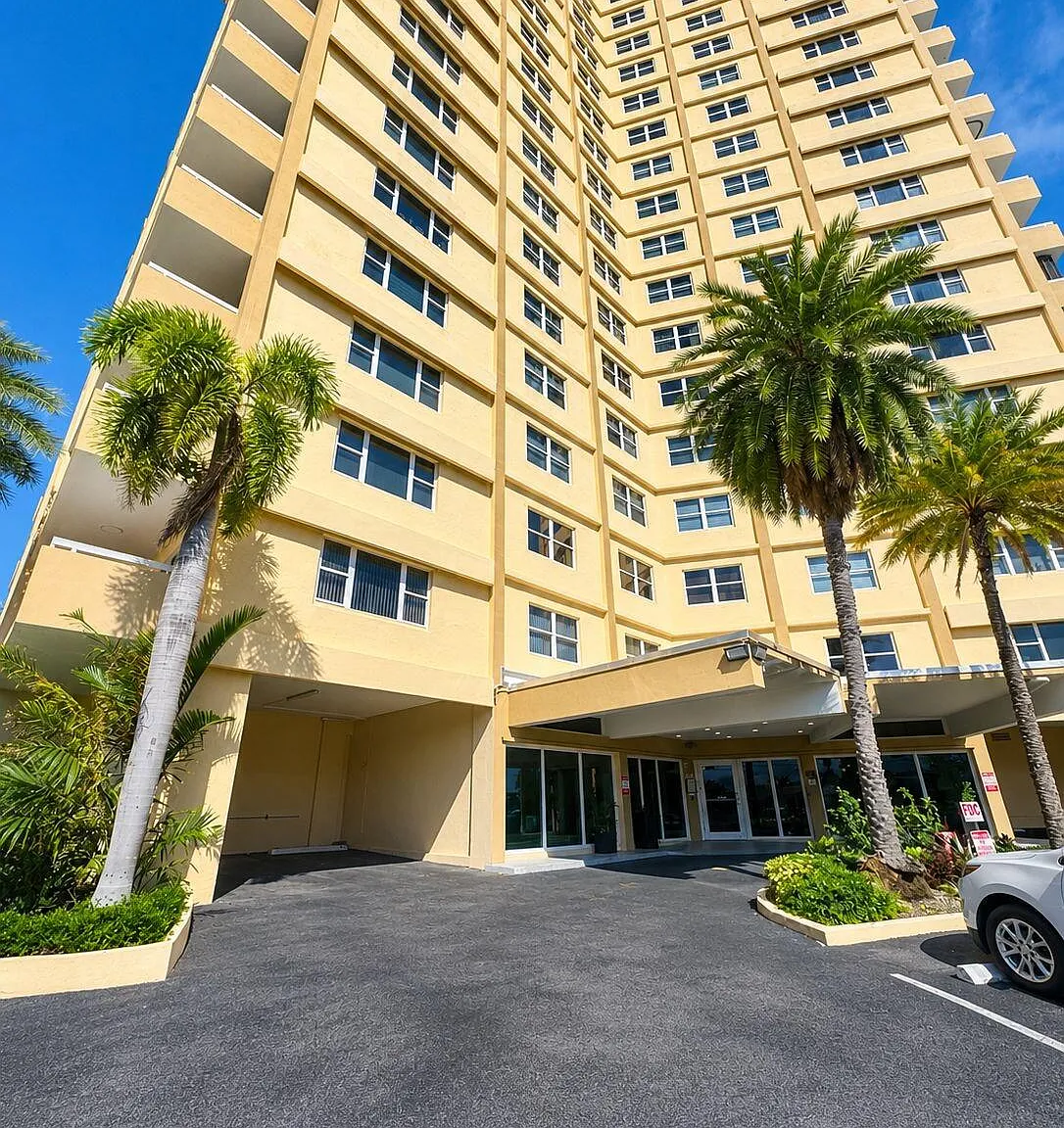 1 bed, 1.5 bath, 945 sqft, $2,300 — Photo 3