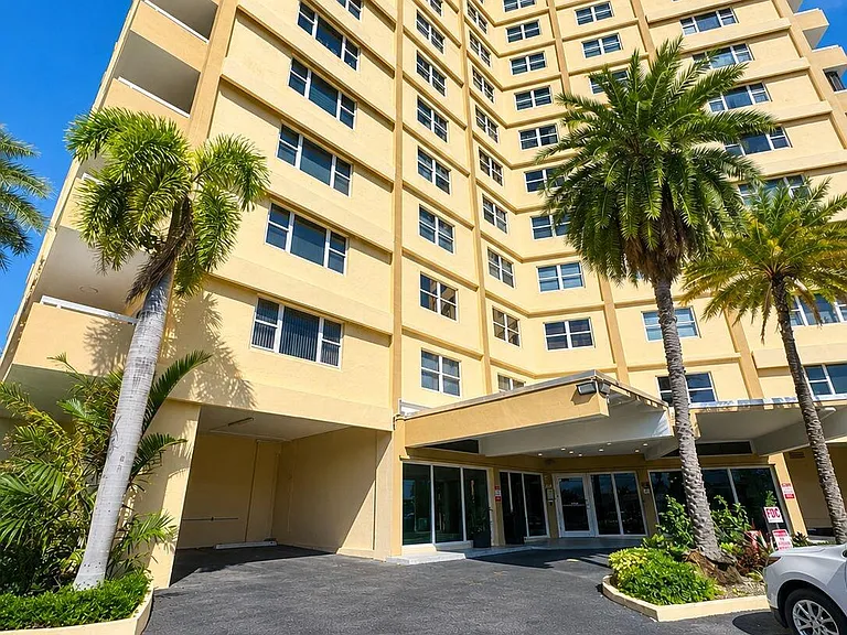 1200 Hibiscus Ave #806 — Photo 3