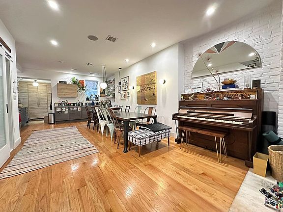 5th image of 438 Hancock St #Penthouse 1
