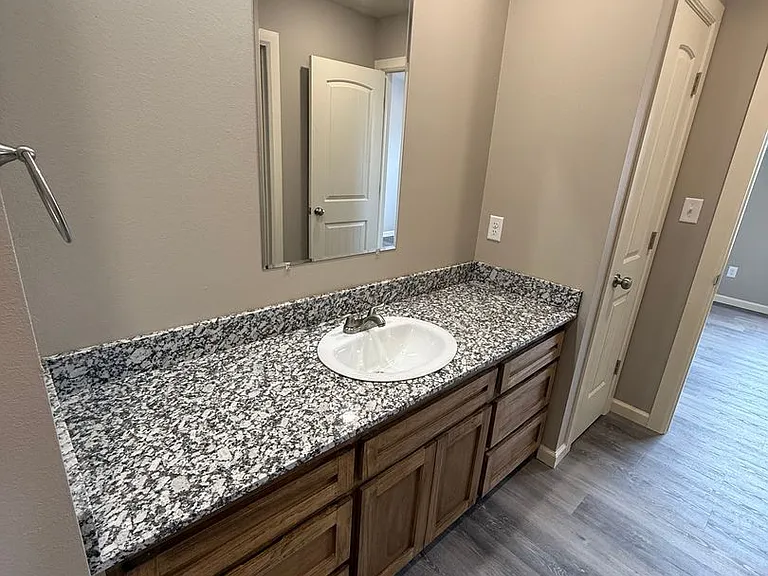9004-9006 Sandra Way — Photo 13