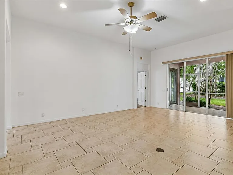 2204 Elizabeth Way — Photo 13