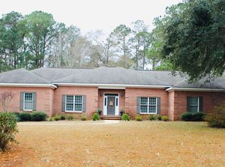 26 Woodmere Dr, Dothan, AL 36305