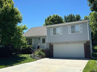 6702 N 111th St, Omaha, NE 68164