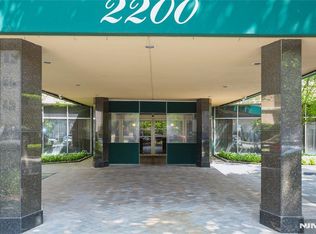 2200 N Central Rd APT 15H, Fort Lee, NJ 07024