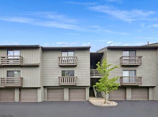 409 Spruce Hills Dr BLDG 409 #409, Glen Gardner Boro, NJ 08826