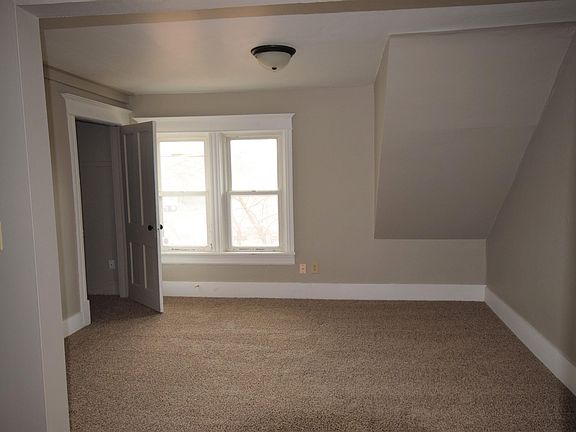 3rd image of 415 E Parkway Ave