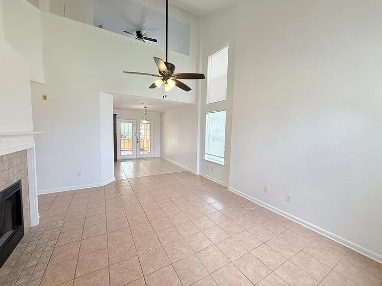 2302 Tracey Ann Ln — Photo 4