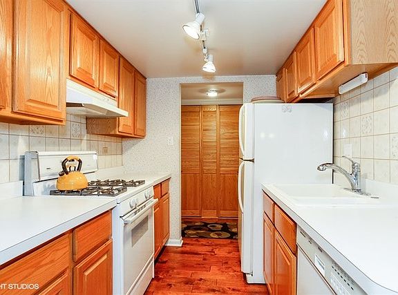 3rd image of 512 Redondo Dr APT 508