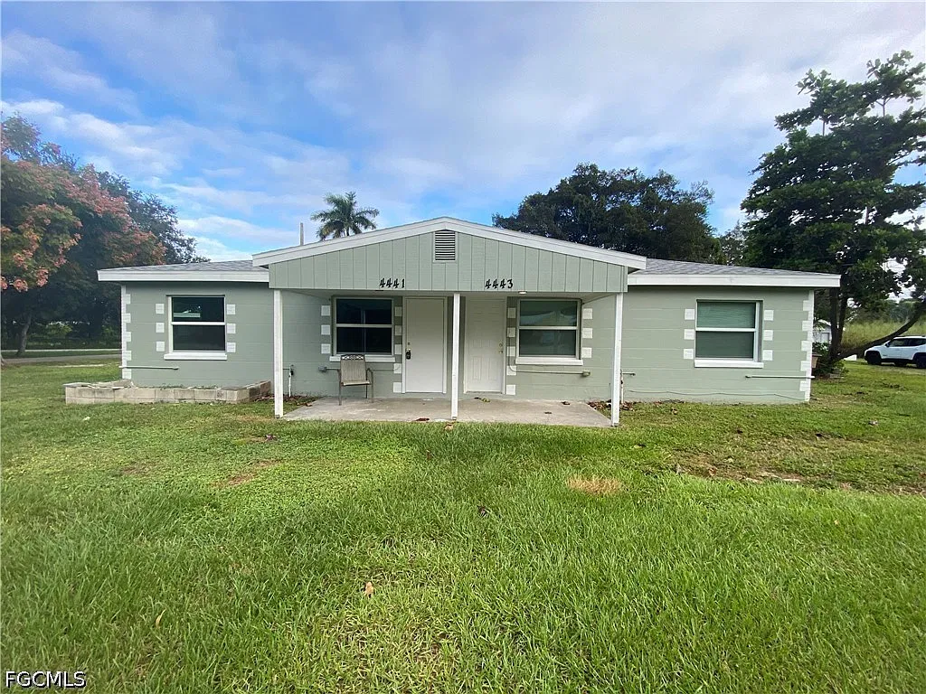 2 bed, 1.0 bath, 696 sqft, $1,200 — Photo 1