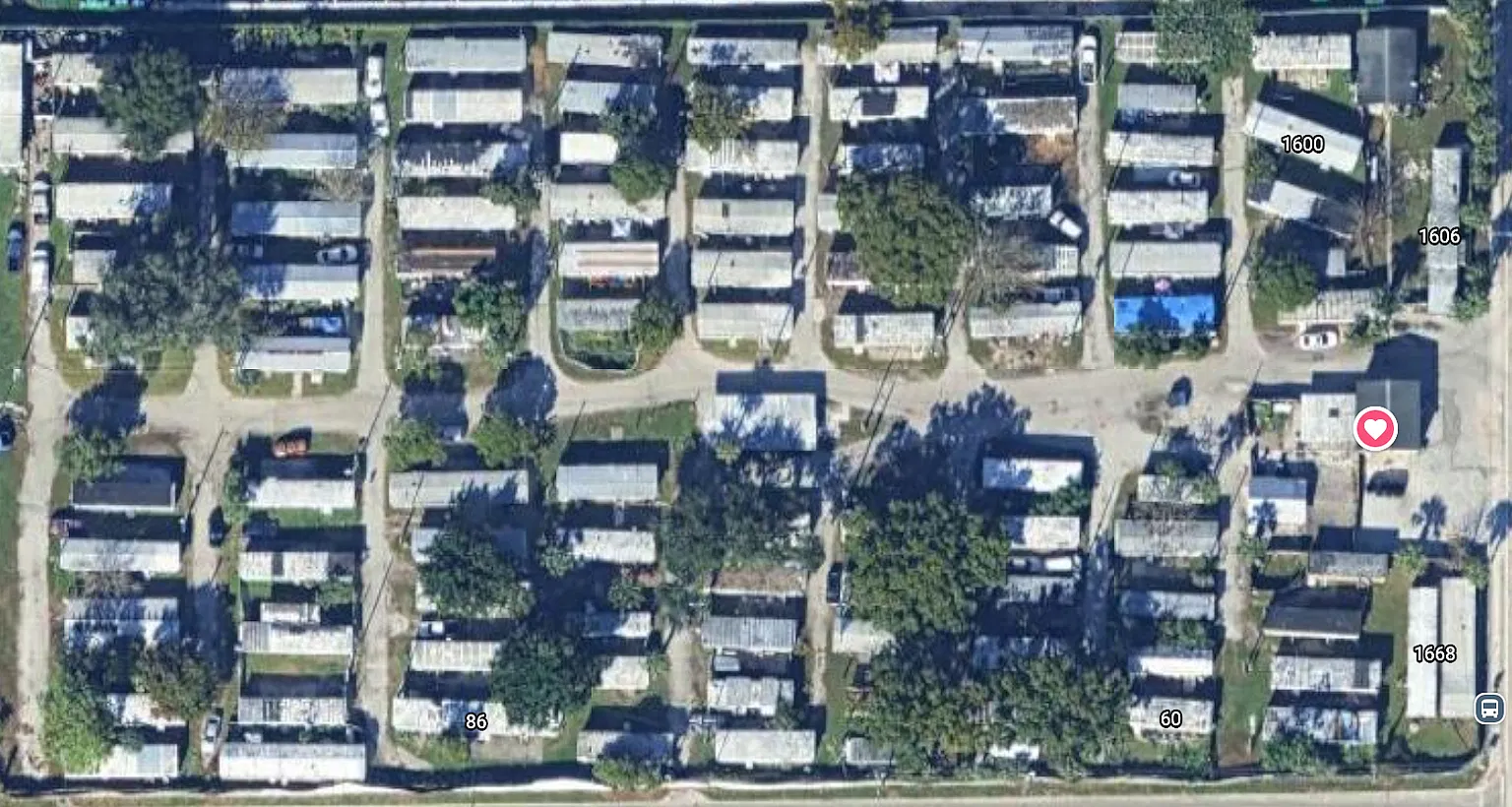 Charming 1 & 2 bedroom units Near Downtown Orlando | On-Site Laundry & Yard — Photo 1