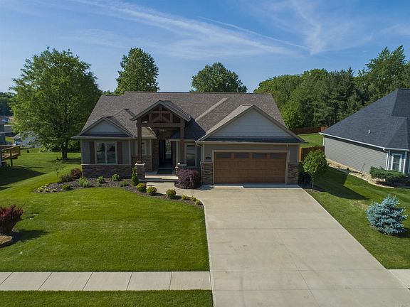 2nd image of 946 E Nicholas Ln