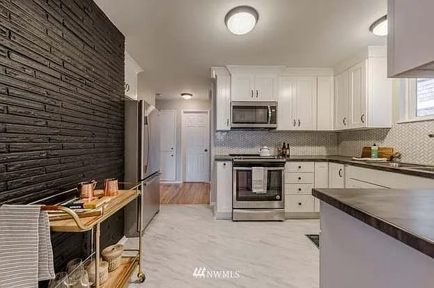 6516 42nd Ave SW — Photo 5