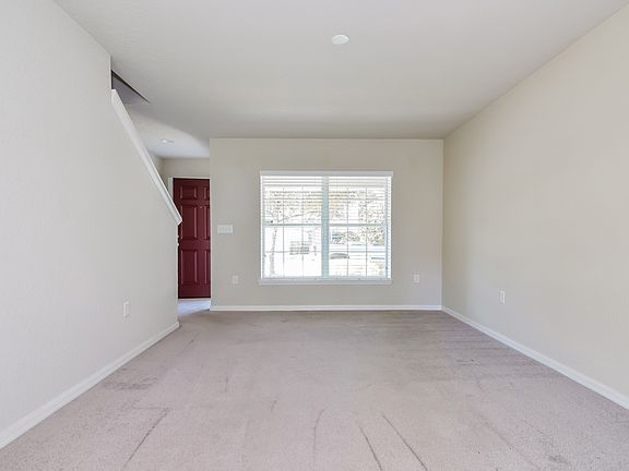 5th image of 207 Woodknoll Pl