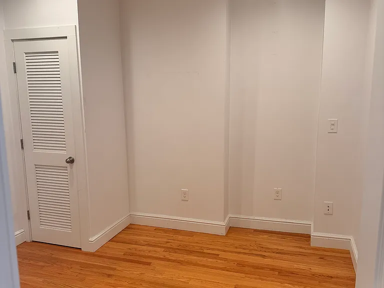 102 Pearl St — Photo 8