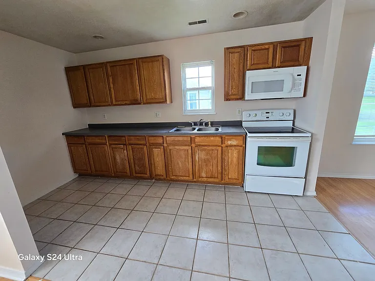 712 Connor St #B — Photo 2
