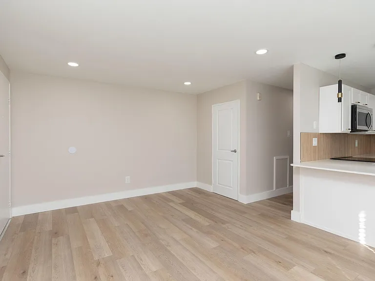 Laura Lane Apartments — Photo 51