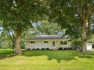 2436 S Ronke Ln, New Berlin, WI 53151