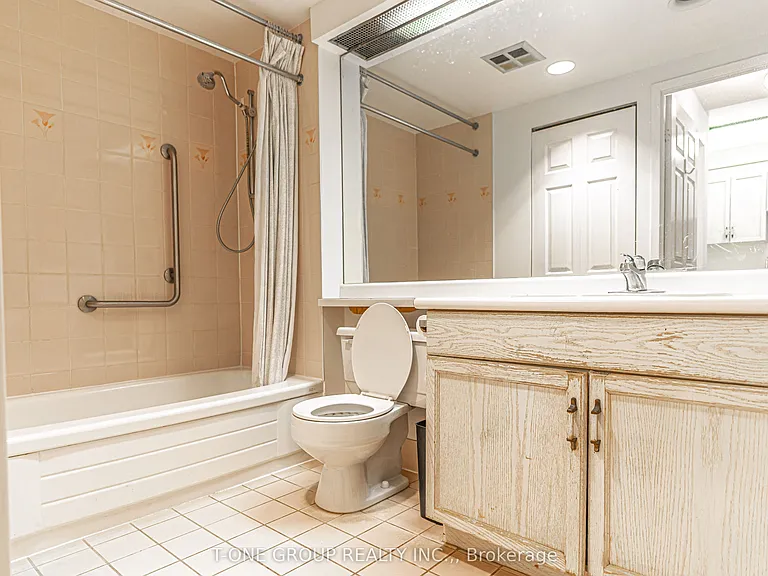 284 Bloor St W #204 — Photo 10