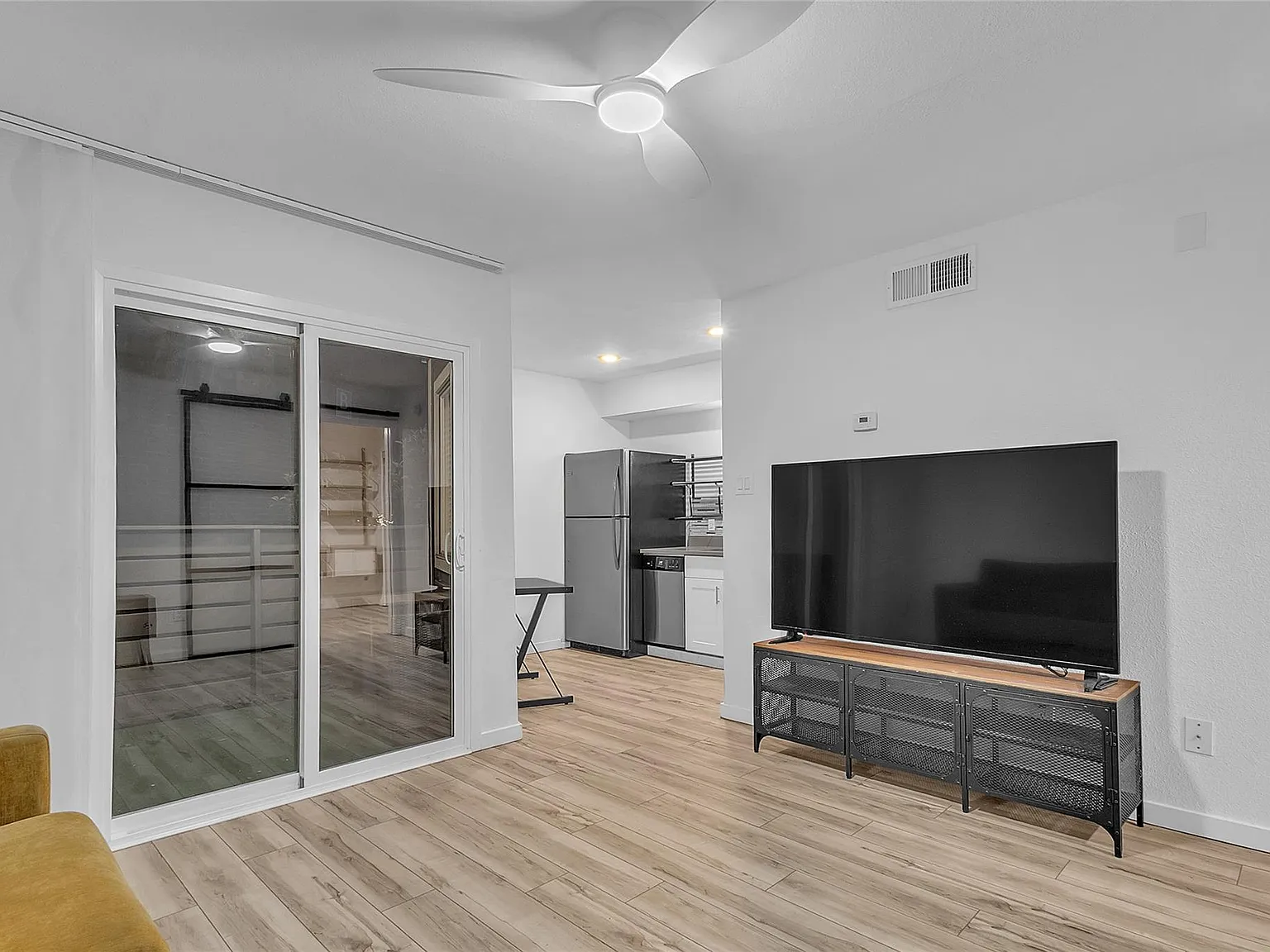 1 bed, 1.0 bath, 378 sqft, $750 — Photo 1