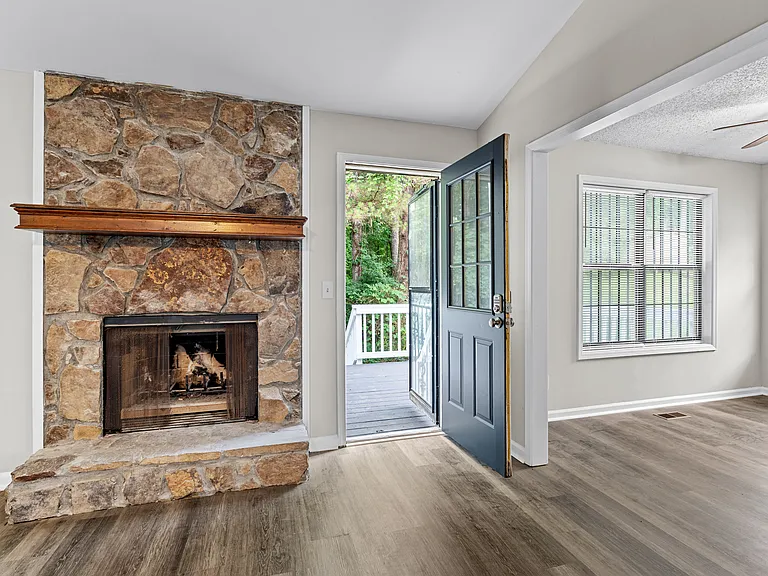 90 Edelweiss Dr — Photo 18