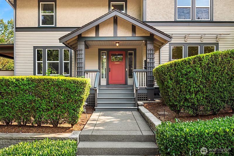 2nd image of 2215 E Aloha Street