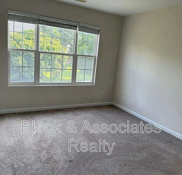 537 Writers Way — Photo 4