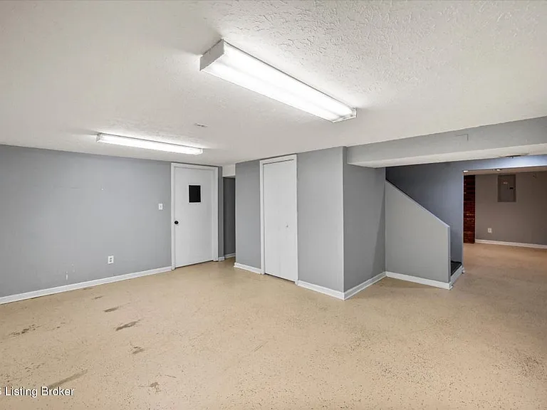 9903 Welshpool Ct — Photo 17
