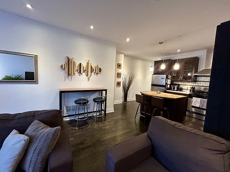 36 Coxwell Ave — Photo 4