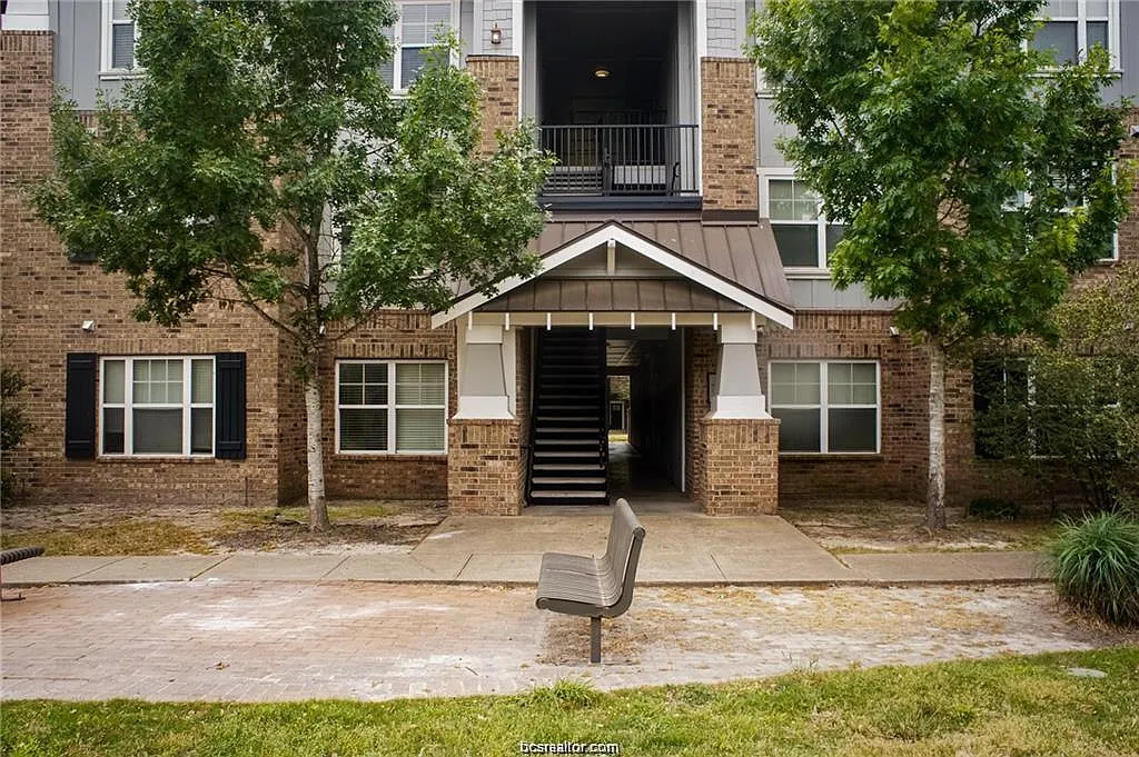 1 bed, 1400 sqft, $525 — Photo 1