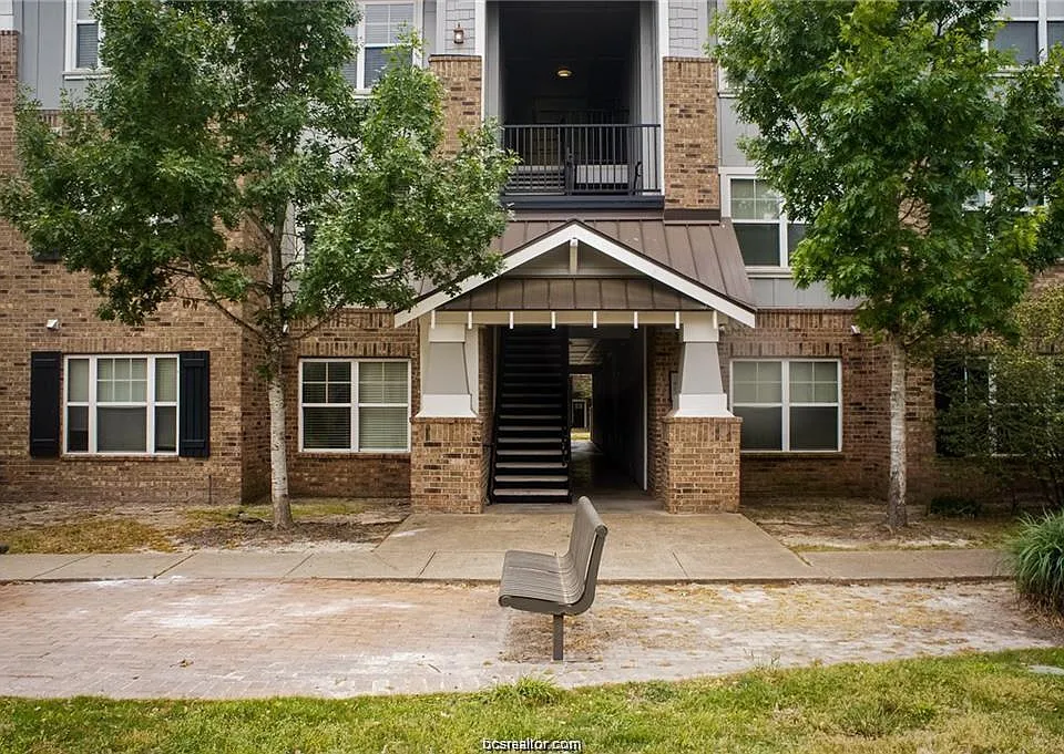1725 Harvey Mitchell Pkwy S #2223