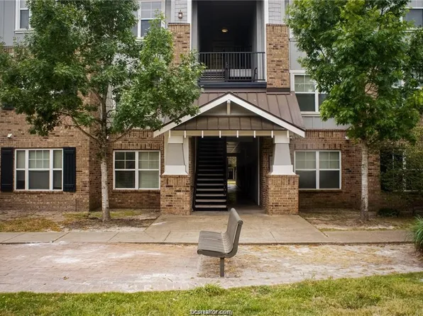 1725 Harvey Mitchell Pkwy S, College Station, TX