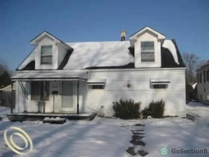 21927 Elizabeth St photo 1
