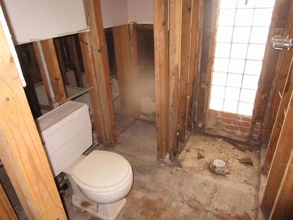 1st image of 1112 32nd St