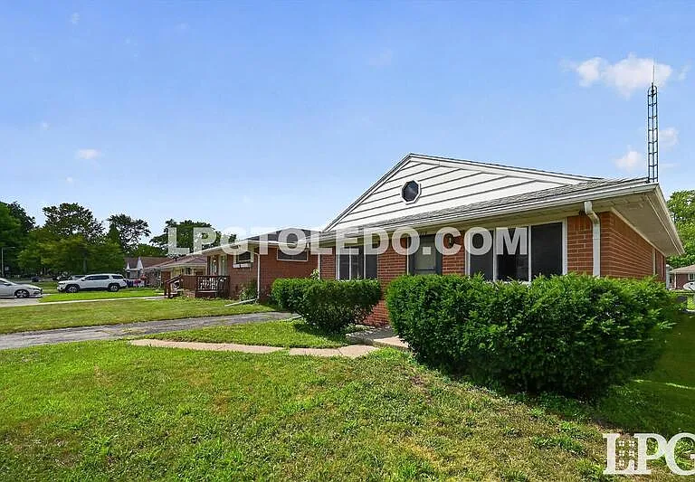 1818 Christian Ave — Photo 3