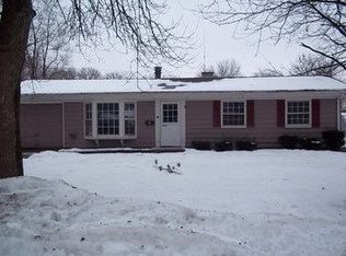 9 Crestwood Ct, Montgomery, IL 60538