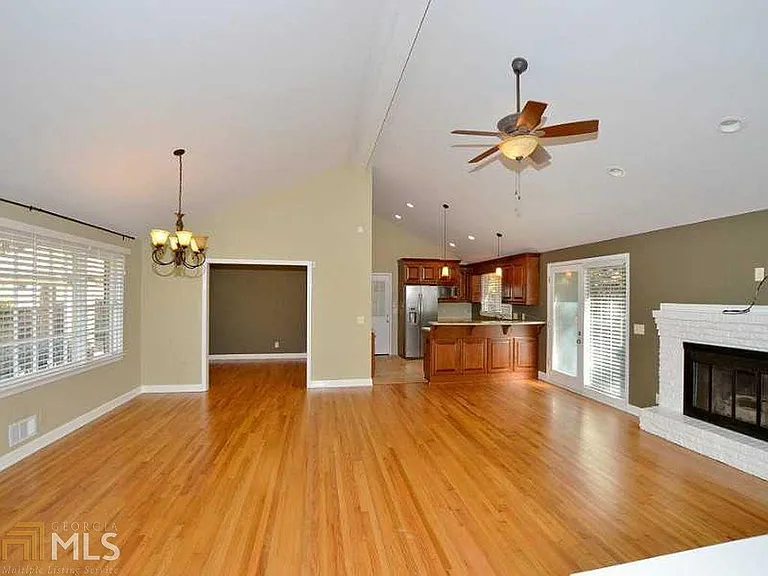 1019 Crane Rd NE — Photo 6