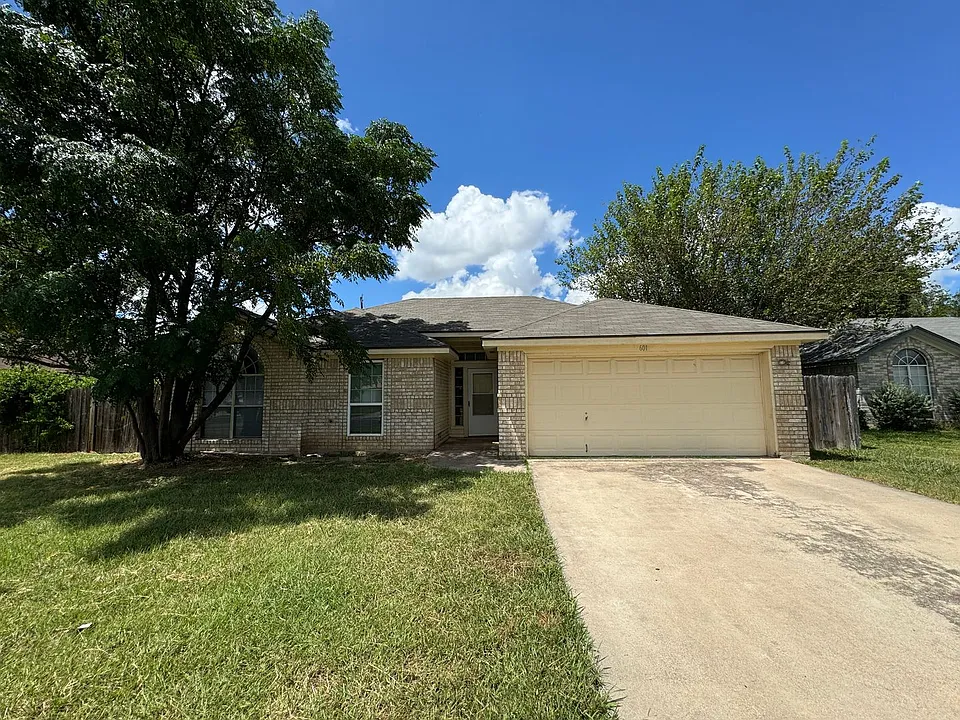 601 Lisa Ln